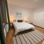 Cozy Private Room With Terrace & Workspace
