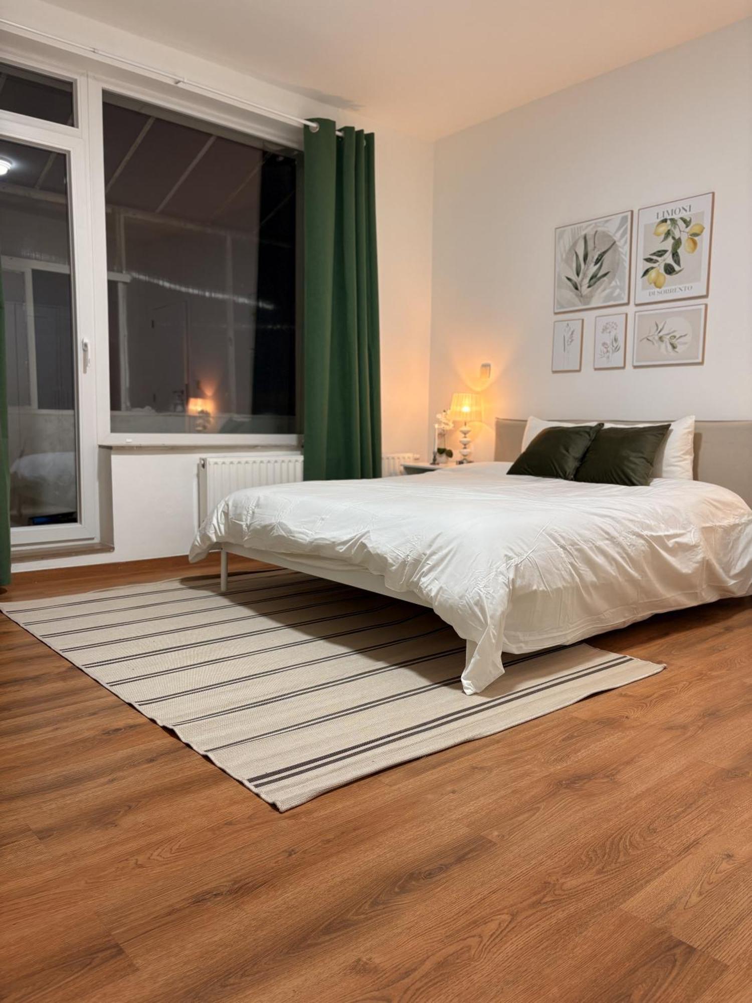 Cozy Private With Terrace & Workspace Homestay Brussels